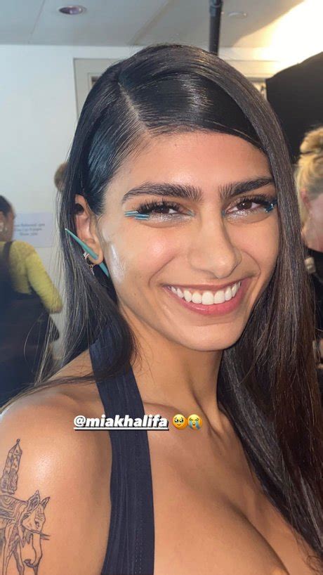 Mia Khalifa Boobs Porn Pics & Naked Photos